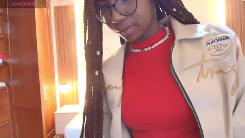 Snapshot of raqueljones_ chatting on 03/12/26, 12:11 Raquel online show from 03/12/26, 12:11