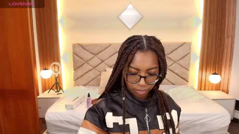 Snapshot of raqueljones_ chatting on 03/28/26, 11:54 Raquel online show from 03/28/26, 11:54