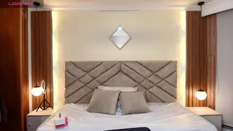 Snapshot of raqueljones_ chatting on 04/01/26, 12:06 Raquel online show from 04/01/26, 12:06