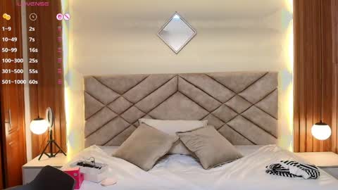 Snapshot of raqueljones_ chatting on 04/01/26, 01:41 Raquel online show from 04/01/26, 01:41