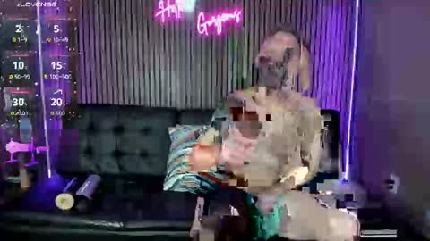 Snapshot of rascal_west chatting on 11/15/25, 12:02 Rascal West online show from 11/15/25, 12:02