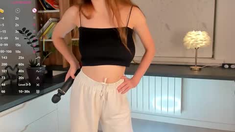 Snapshot of rashidagiczewski chatting on 11/07/25, 11:10 Nicole online show from 11/07/25, 11:10