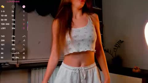 Snapshot of rashidagiczewski chatting on 11/27/25, 11:01 Nicole online show from 11/27/25, 11:01