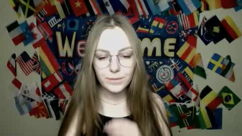 Snapshot of raspberry0101 chatting on 11/17/25, 01:28 raspberry0101 online show from 11/17/25, 01:28