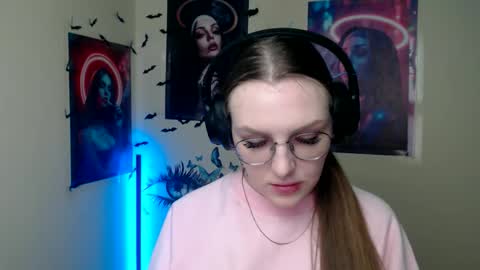 Snapshot of raspberry0101 chatting on 12/14/25, 01:16 raspberry0101 online show from 12/14/25, 01:16