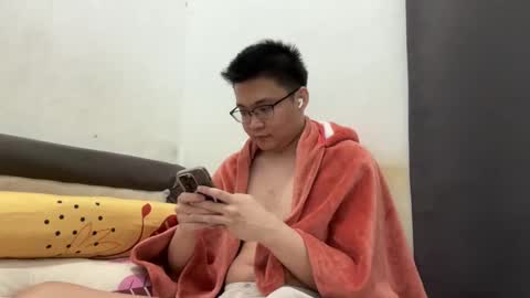 randomnaut online show from 12/04/25, 07:22