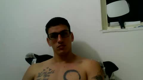 Snapshot of raul240335 chatting on 10/12/25, 08:19 Raul online show from 10/12/25, 08:19