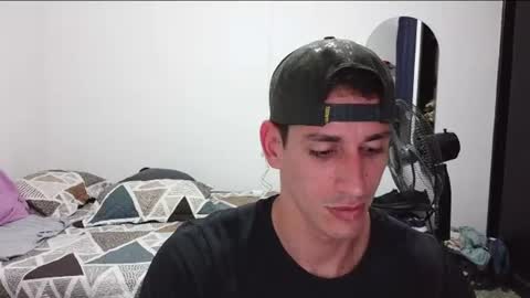 Snapshot of raul240335 chatting on 08/08/26, 10:56 Raul online show from 08/08/26, 10:56