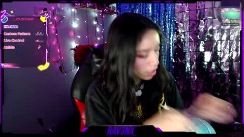 Snapshot of rav3nx_ chatting on 11/28/25, 10:23 online show from 11/28/25, 10:23