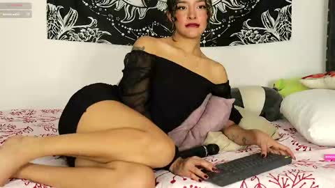 Snapshot of raven06_ chatting on 03/18/26, 01:31 Raven online show from 03/18/26, 01:31