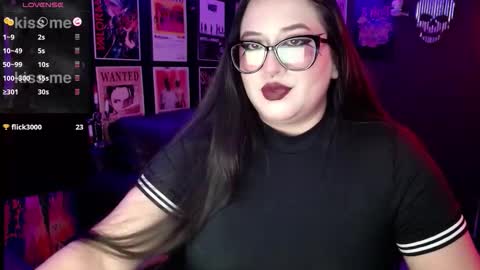 Snapshot of raven_darkk chatting on 11/28/25, 09:06 Raven online show from 11/28/25, 09:06