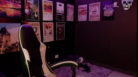 Snapshot of raven_darkk chatting on 03/24/26, 08:36 Raven online show from 03/24/26, 08:36