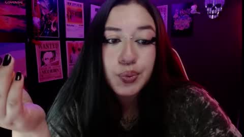 Snapshot of raven_darkk chatting on 04/27/26, 11:47 Raven online show from 04/27/26, 11:47