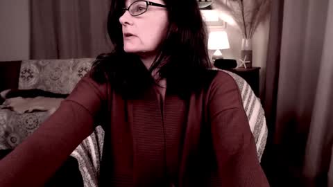 Snapshot of raven_feathers chatting on 12/31/24, 12:54 Roxanneredlight59 online show from 12/31/24, 12:54