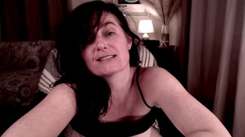 Snapshot of raven_feathers chatting on 01/26/25, 11:18 Roxanneredlight59 online show from 01/26/25, 11:18