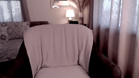 Snapshot of raven_feathers chatting on 02/01/25, 08:16 Roxanneredlight59 online show from 02/01/25, 08:16