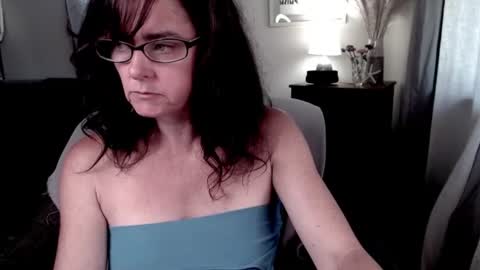 Snapshot of raven_feathers chatting on 06/14/26, 02:30 Roxanneredlight59 online show from 06/14/26, 02:30