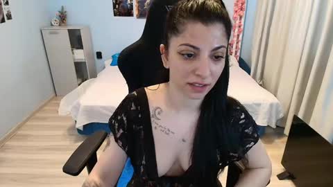raven_haired_goddess online show from 05/14/26, 06:53