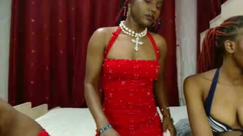 Snapshot of raven_luxe chatting on 02/14/26, 04:37 Raven online show from 02/14/26, 04:37