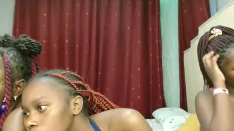 Snapshot of raven_luxe chatting on 02/18/26, 03:52 Raven online show from 02/18/26, 03:52