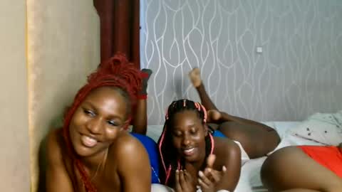Snapshot of raven_luxe chatting on 05/05/26, 04:20 Raven online show from 05/05/26, 04:20