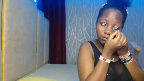 Snapshot of raven_luxe chatting on 05/13/26, 06:38 Raven online show from 05/13/26, 06:38