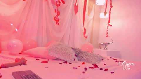 Snapshot of raven_luxx chatting on 02/15/26, 07:51 RAVEN online show from 02/15/26, 07:51