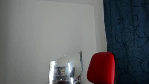 Snapshot of raven_rouge chatting on 01/07/25, 04:18 gata online show from 01/07/25, 04:18