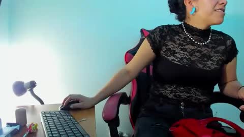 Snapshot of raven_rouge chatting on 10/22/25, 05:08 gata online show from 10/22/25, 05:08