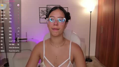 Snapshot of raven_stonee chatting on 11/18/25, 03:12 Raven online show from 11/18/25, 03:12