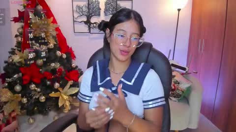 Snapshot of raven_stonee chatting on 11/29/25, 04:04 Raven online show from 11/29/25, 04:04