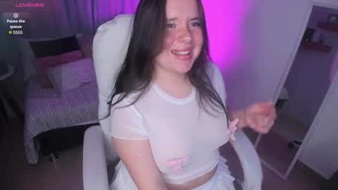 Snapshot of raven_sweeteyes chatting on 03/07/26, 12:24 Raven online show from 03/07/26, 12:24