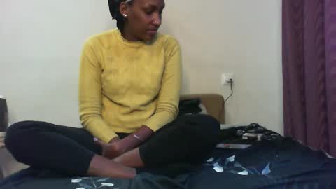 Snapshot of ravenbby chatting on 02/26/25, 01:19 ravenbby online show from 02/26/25, 01:19