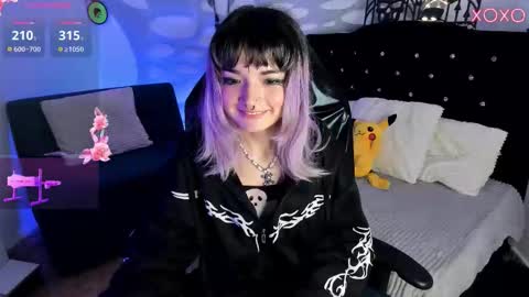 Snapshot of ravencollen chatting on 10/31/25, 02:12 ravencollen online show from 10/31/25, 02:12