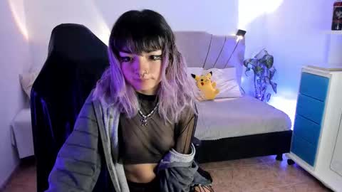 Snapshot of ravencollen chatting on 11/03/25, 12:39 ravencollen online show from 11/03/25, 12:39