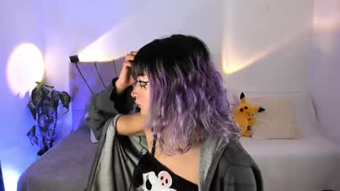 Snapshot of ravencollen chatting on 11/07/25, 12:49 ravencollen online show from 11/07/25, 12:49