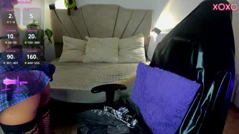 Snapshot of ravencollen chatting on 11/13/25, 12:59 ravencollen online show from 11/13/25, 12:59