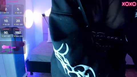 Snapshot of ravencollen chatting on 11/19/25, 12:38 ravencollen online show from 11/19/25, 12:38