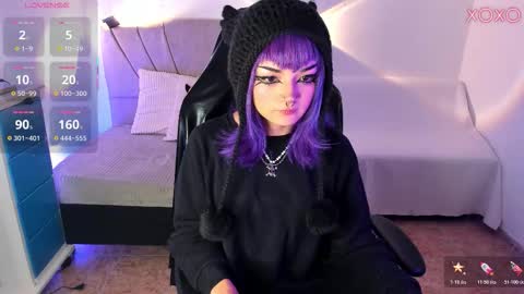 Snapshot of ravencollen chatting on 11/21/25, 01:54 ravencollen online show from 11/21/25, 01:54