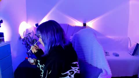 Snapshot of ravencollen chatting on 12/02/25, 01:22 ravencollen online show from 12/02/25, 01:22