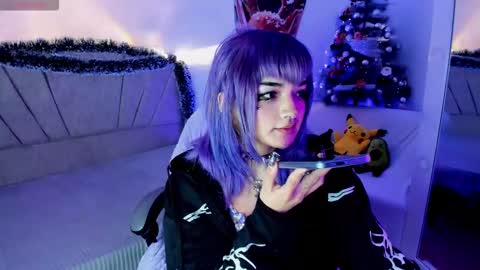 Snapshot of ravencollen chatting on 12/13/25, 07:53 ravencollen online show from 12/13/25, 07:53