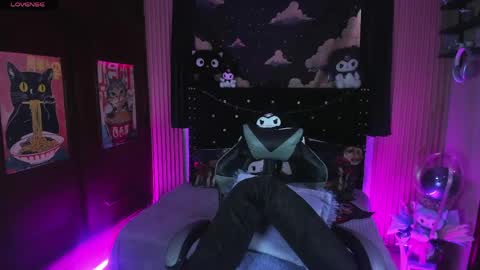 ravencollen online show from 05/18/26, 07:41