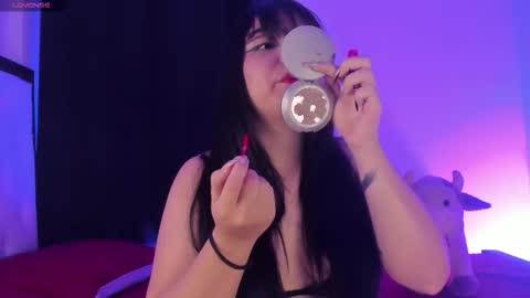 Snapshot of ravendark_666 chatting on 12/15/25, 01:21 Raven online show from 12/15/25, 01:21