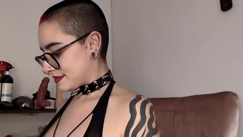 ravendarkness_ online show from 02/18/25, 09:31