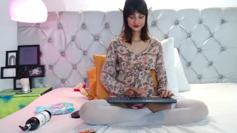 Helena Viktoria Volkov online show from 01/14/25, 02:11