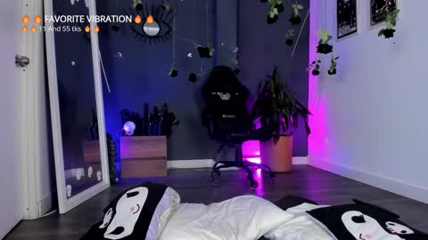 Snapshot of ravenwitch_ chatting on 03/23/26, 06:34 Raven Witch online show from 03/23/26, 06:34