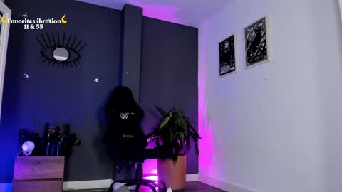 Snapshot of ravenwitch_ chatting on 04/16/26, 09:39 Raven Witch online show from 04/16/26, 09:39