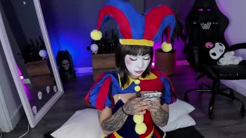 Snapshot of ravenwitch_ chatting on 06/12/26, 07:46 Raven Witch online show from 06/12/26, 07:46