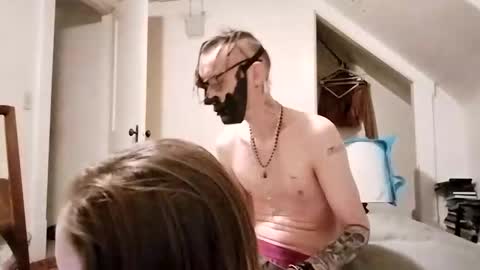 Snapshot of raver8142 chatting on 12/10/24, 04:34 Raver online show from 12/10/24, 04:34