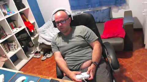 ravingr3d3 online show from 05/21/26, 08:49
